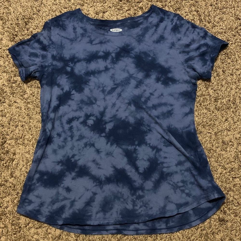 Small women's blue tie-dyed t-shirt from Old Navy.